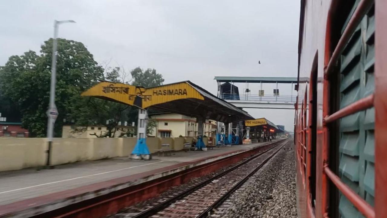 हासिमारा रेलवे स्टेशन से कहां के लिए मिलती हैं ट्रेनें?