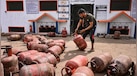 LPG Cylinder यूजर्स के लिए बड़ा अलर्ट! ऑनलाइन से लेकर गैस कनेक्शन ट्रांसफर तक, जानें क्या-क्या है गैरकानूनी