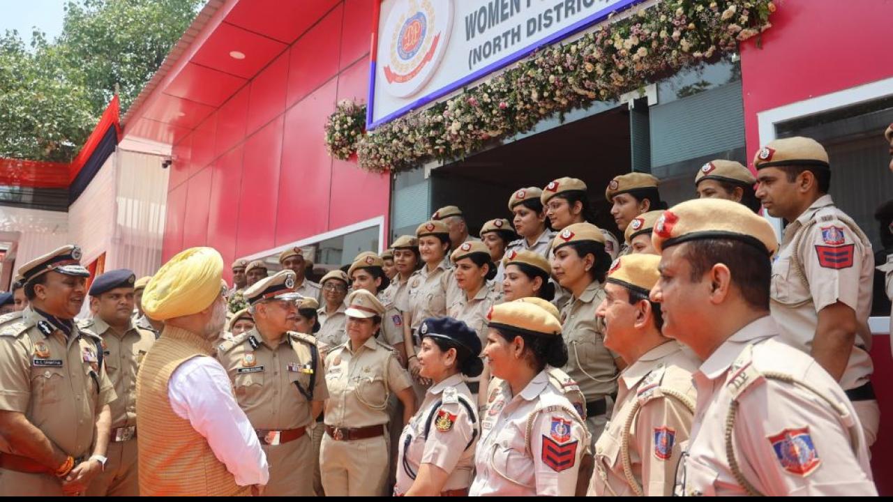 दिल्ली के पहले ऑल-विमेन पुलिस स्टेशन में क्या पुरुष भी दर्ज करा सकते हैं शिकायत? जानिए कहां खुला