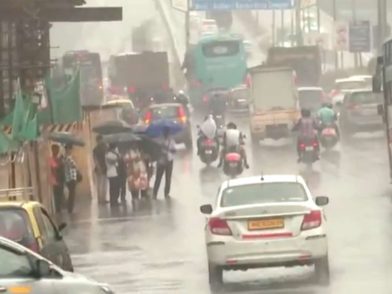 Mumbai Monsoon Woes: Heavy rain leaves roads waterlogged, traffic crawling, IMD issues 'yellow' alert
