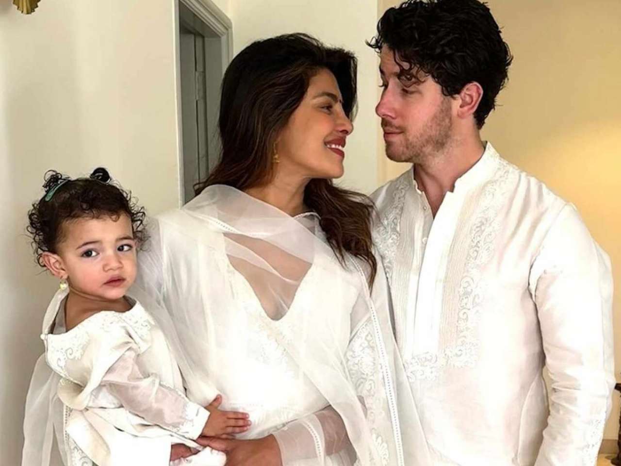 بريانكا شوبرا تصف نيك جوناس بأنه “أفضل أب”، وتشارك صورتها الرائعة مع مالتي ماري