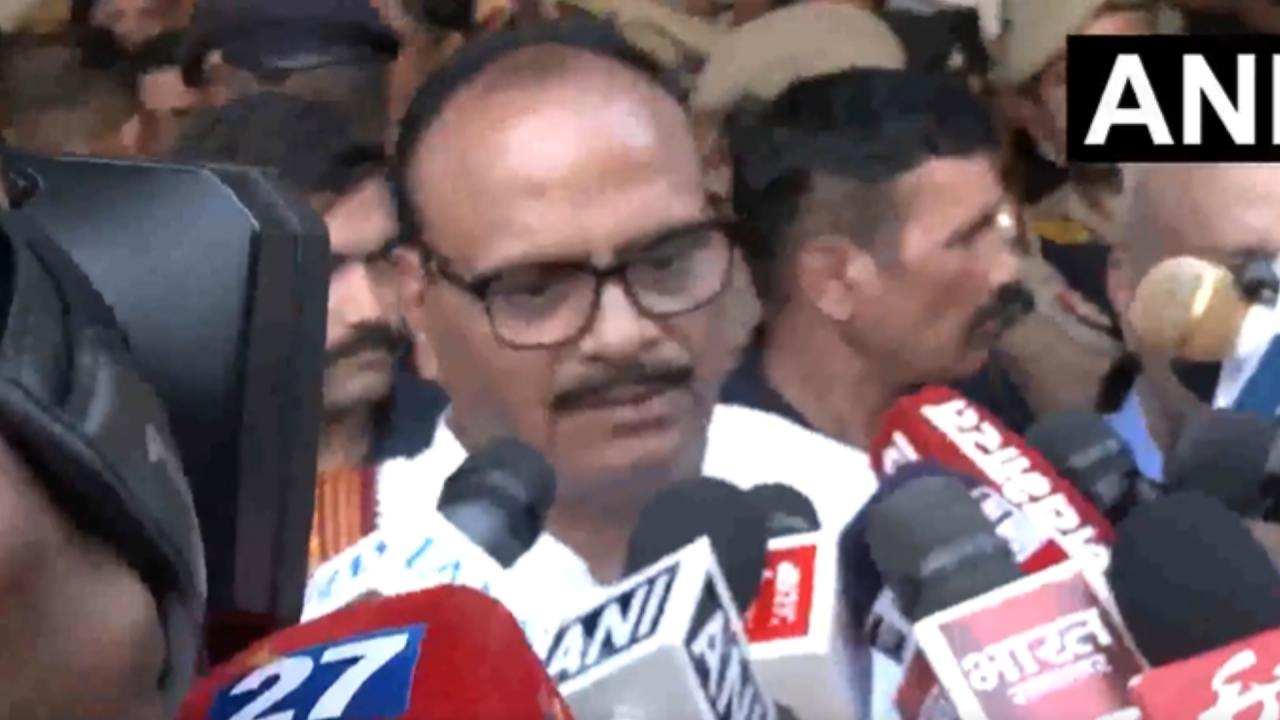 लखनऊ अग्निकांड पर रोते हुए बोले डिप्टी CM ब्रजेश पाठक- मैंने खुद देखे बच्चों के शव, घायलों का KGMU में इलाज जारी