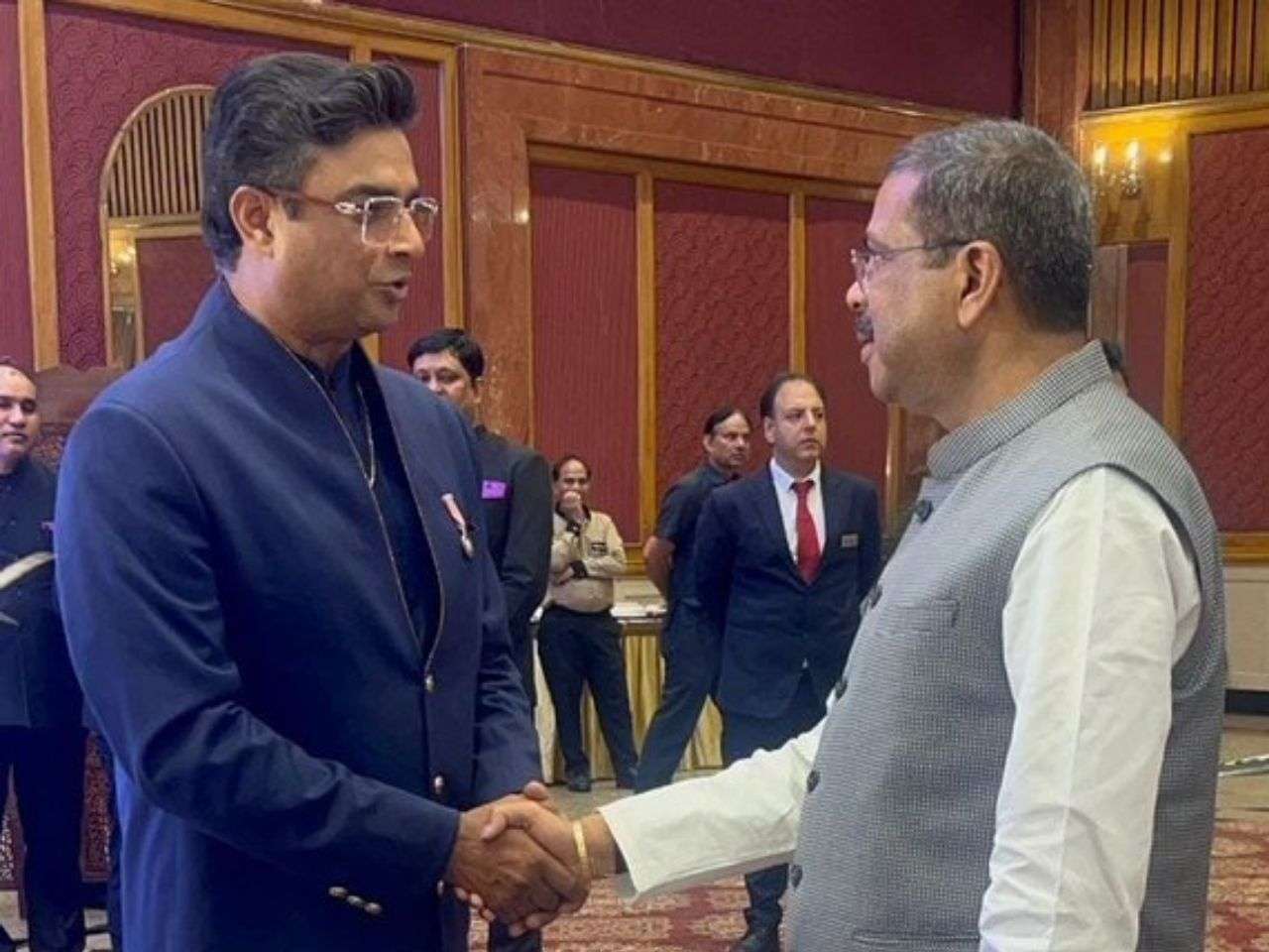 'Boycott R Madhavan': Dhurandhar actor gets brutally trolled for meeting Dharmendra Pradhan, netizens slam him: 'Have some shame'