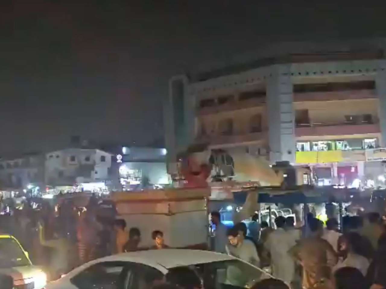 Pakistan: Explosion, gunfire reported in Karachi near universities, police launch operation