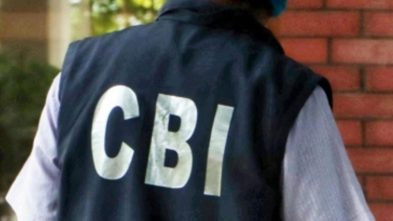 सिर्फ 12 हजार सैलरी वाले के खाते में 165 करोड़! जानिए छत्तीसगढ़ के सबसे रहस्यमयी बैंक घोटाले के बारे में
