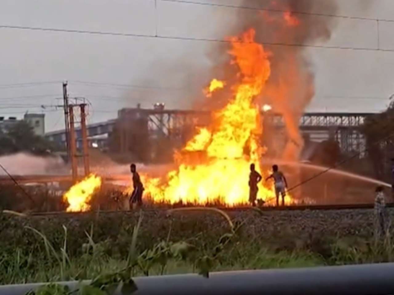 West Bengal Oil Refinery Fire: Over 15 injured after massive fire breaks out in naphtha pipeline at Haldia, rescue operation underway