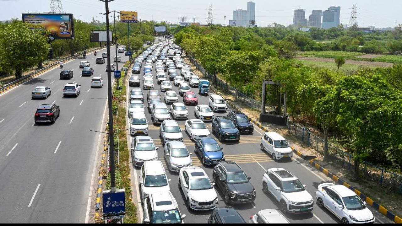 दिल्ली की सड़कों से हटेंगी रेड लाइट! जानिए कहां-कहां रोड हो जाएगी सिग्नल-फ्री