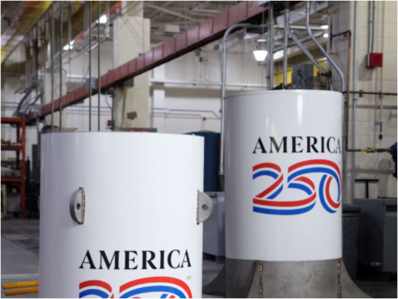 Several items have been preserved for future generations in a time capsule, which will be opened 250 years later on the occasion of the 500th Independence Day celebrations of the US. Know what's inside the time capsule.
