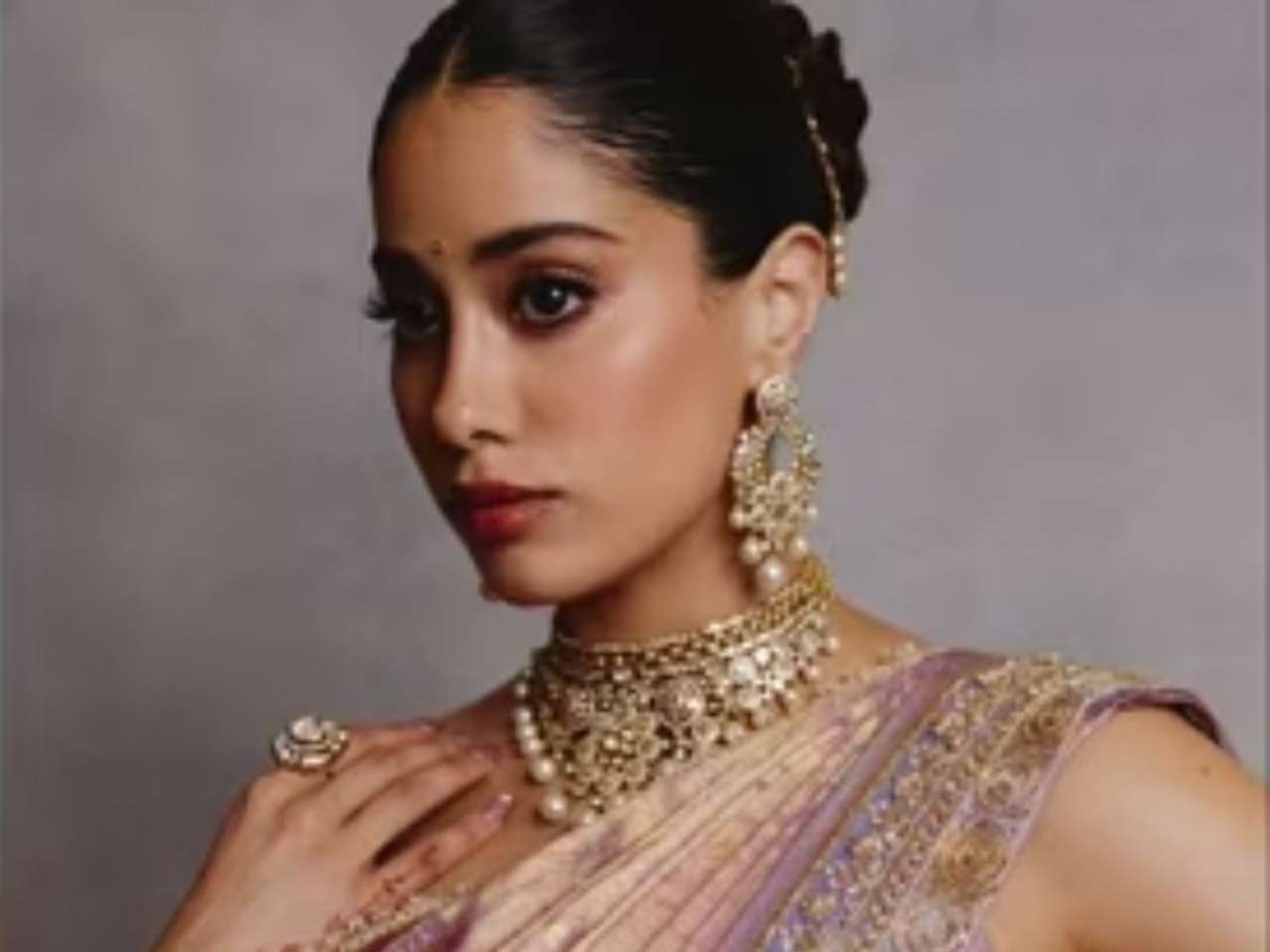 Janhvi Kapoor flaunts bf Shikhar Pahariya's name 'Shikhu' in mehendi at Anshula Kapoor's reception; See pics