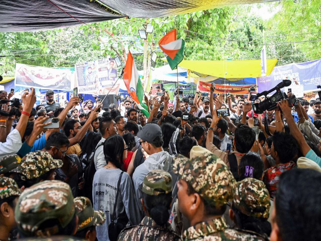 Govt makes fresh appeal to CJP protesters for talks: 'At your convenience, at any time'