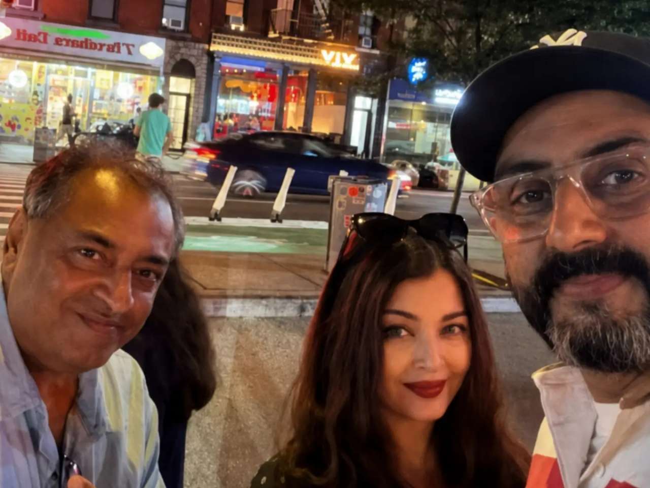 Abhishek Bachchan, Aishwarya Rai Bachchan pose for selfie with a fan in New York, photo goes viral