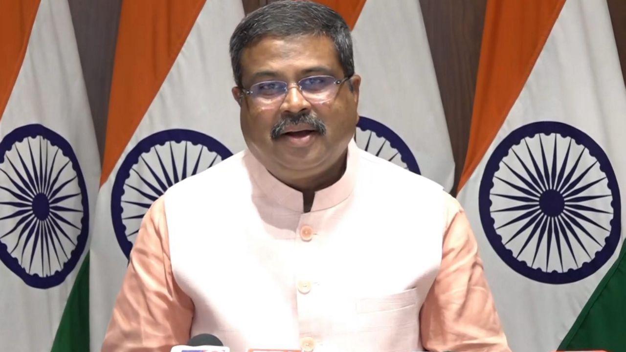 'ये युवाओं की जीत है...' धर्मेंद्र प्रधान के इस्तीफे के बाद कांग्रेस से AAP तक, विपक्ष से आया रिएक्शन