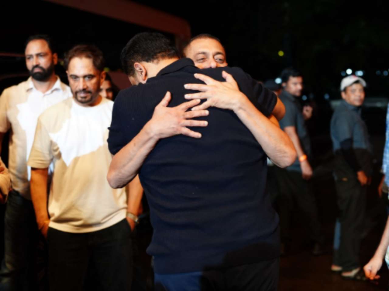 SVC63: Salman Khan hugs director Vamshi Paidipally on his birthday, fans say 'please title announce kardo'