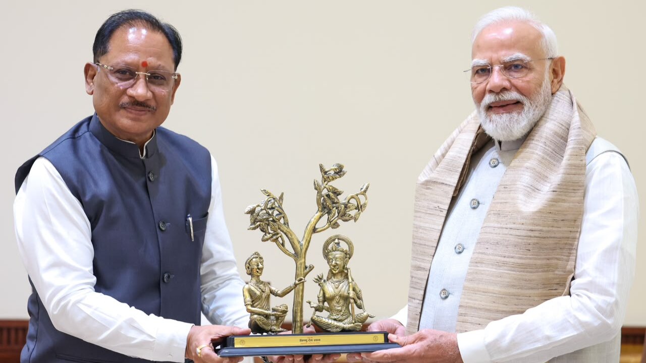 छत्तीसगढ़ के विकास का ब्लूप्रिंट लेकर PM मोदी से मिले CM विष्णुदेव साय, तीन बड़े प्रोजेक्ट्स पर मांगा साथ