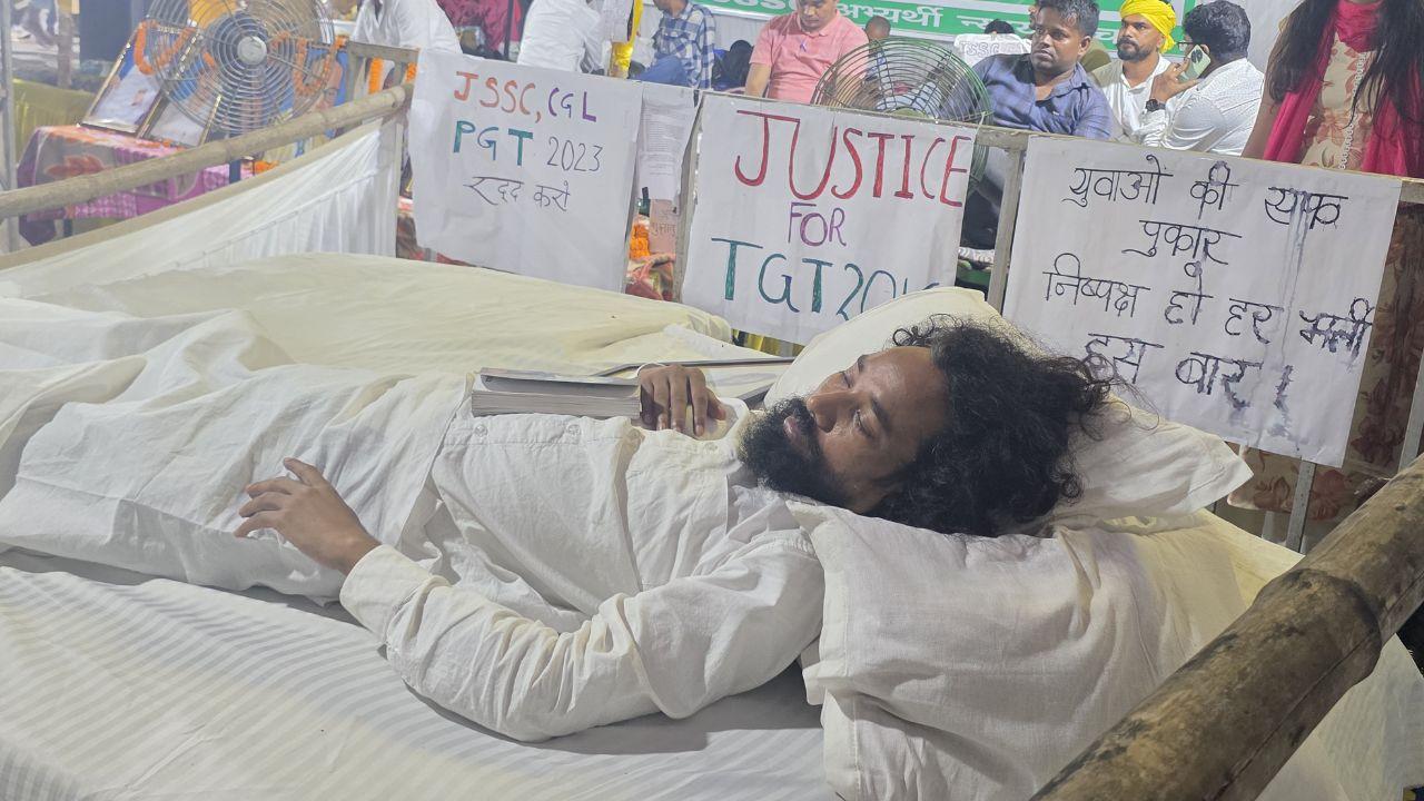कौन हैं देवेंद्र नाथ महतो? झारखंड के 'सोनम वांगचुक' जो छात्रों के समर्थन में बैठे हैं आमरण अनशन पर