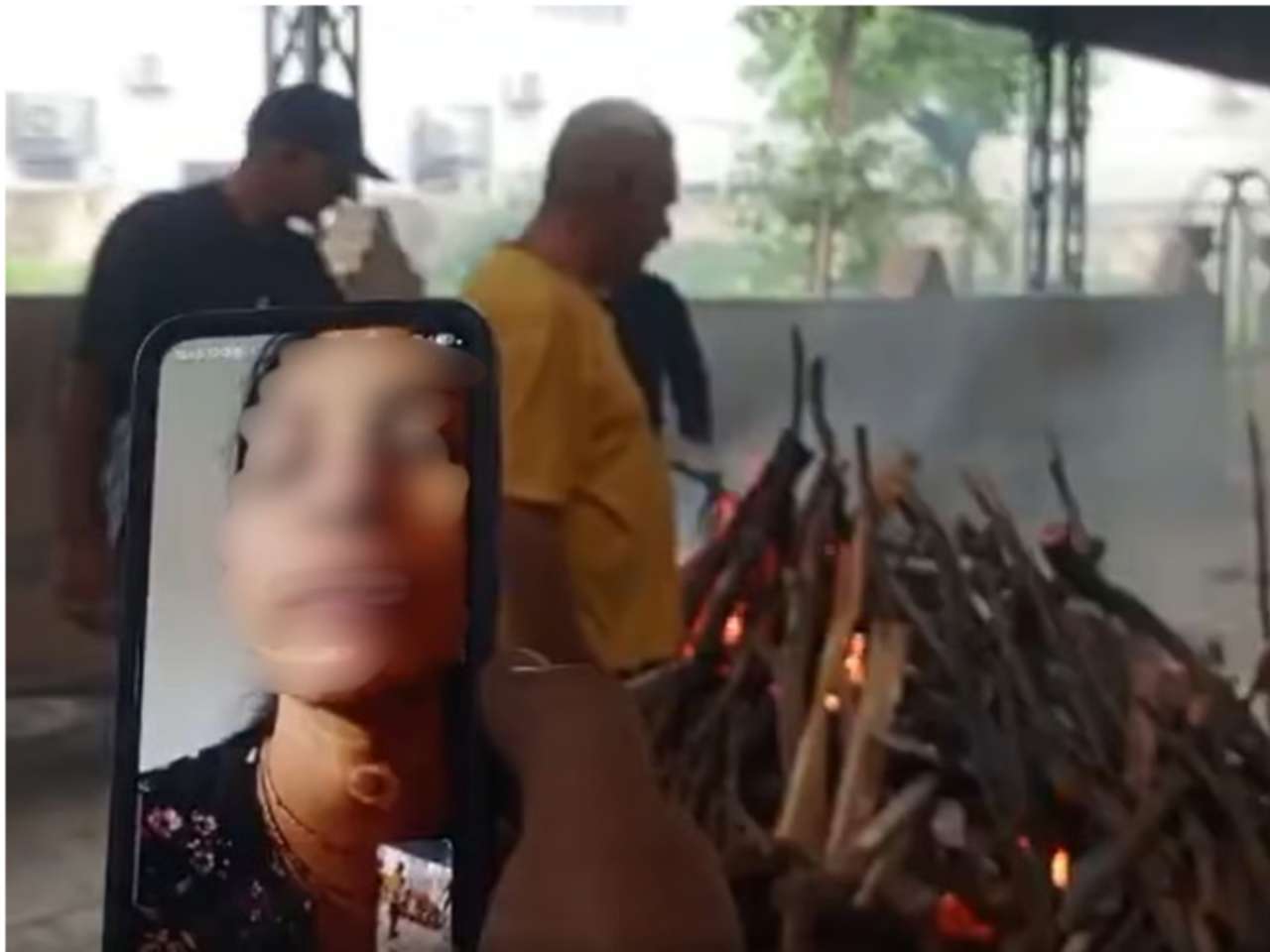 Mumbai businessman dies alone in old-age home; three daughters watch father's last rites on video call