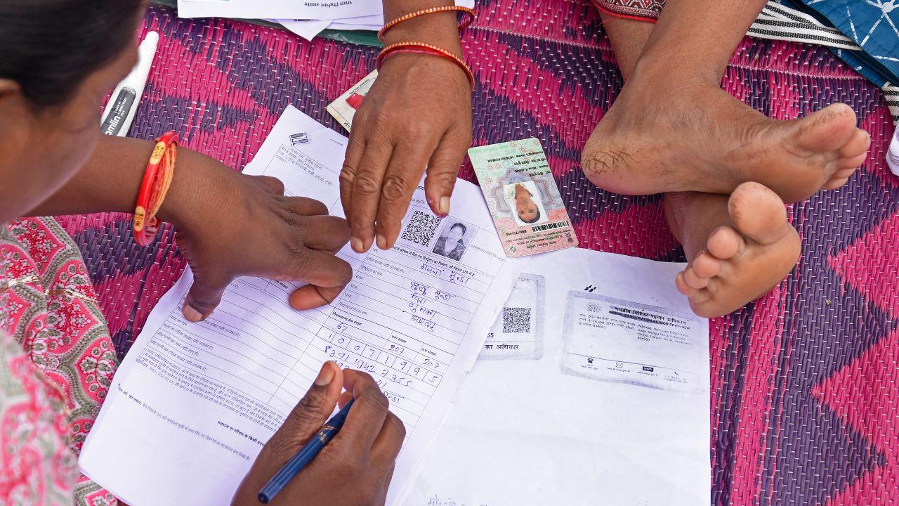 Uttarakhand SIR: नाम, उम्र, परिवार की जानकारी में गलतियां... अधिकारियों ने बताई 19 लाख वोटर्स को नोटिस भेजने की वजह
