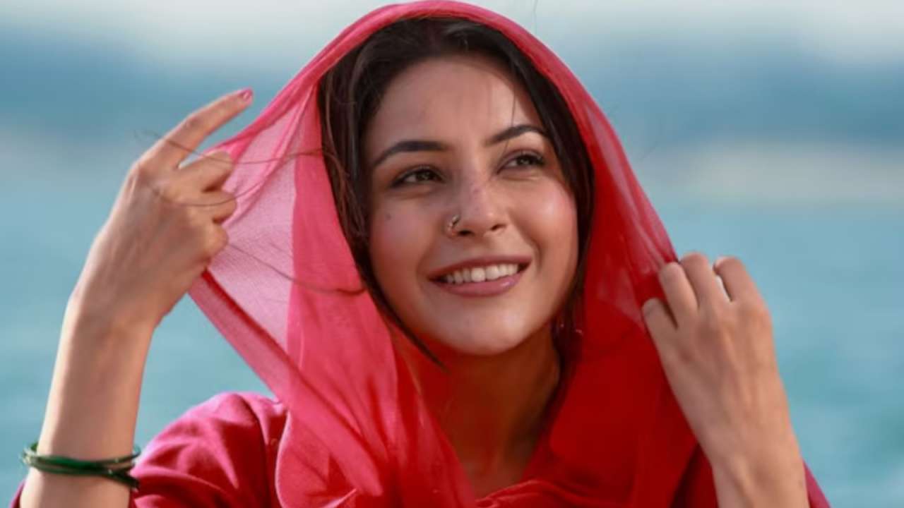 Shehnaaz Gill accidentally swallows nose ring on Ishqnama set, video goes viral - Watch