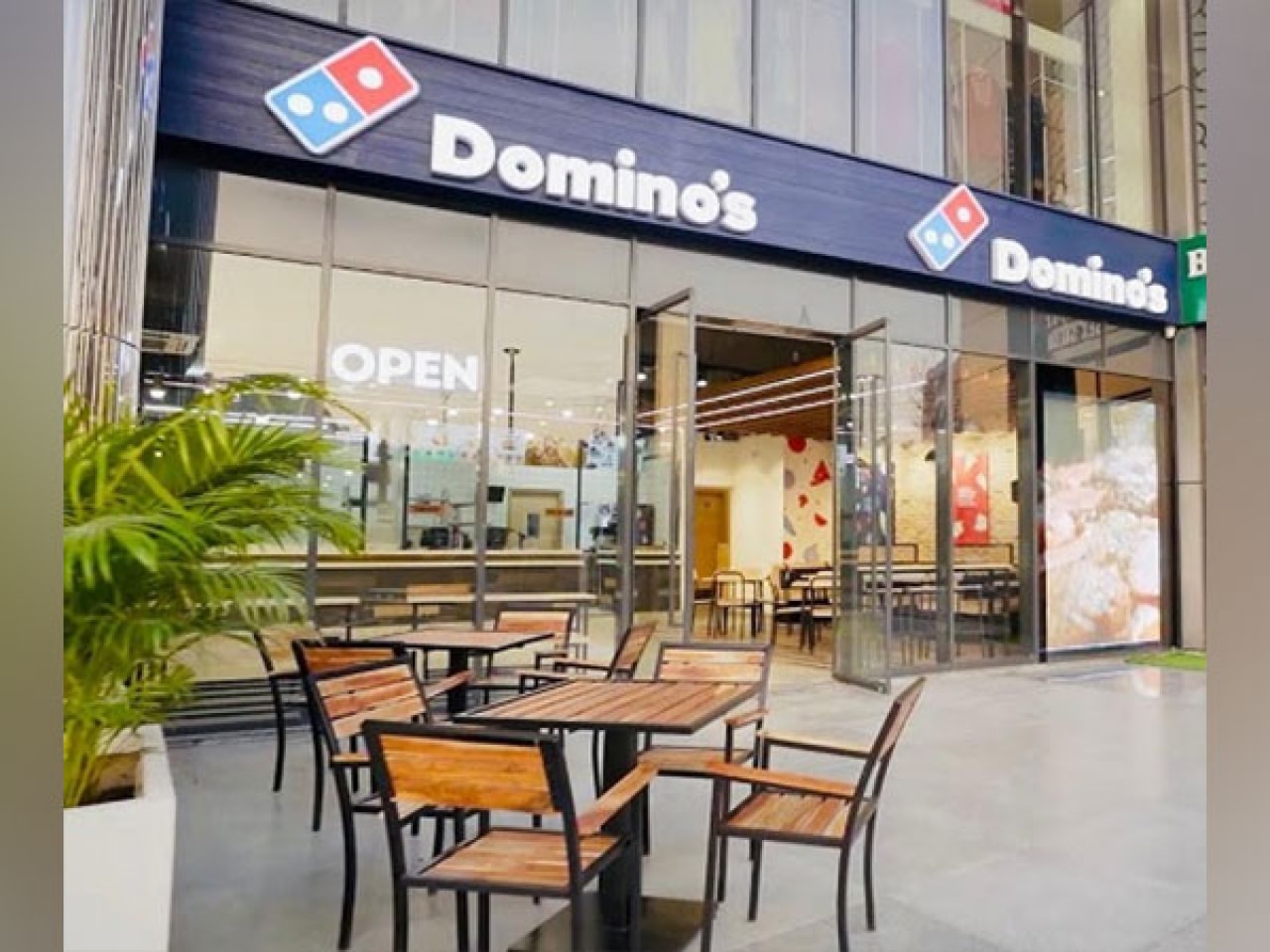 In a press note, the Maharashtra FDA said the three Mumbai outlets which lost their licenses are located in Vile Parle (West), Borivali (West), and Ghatkopar (West). In Karad, the license of Domino's Malkapur outlet has been suspended.