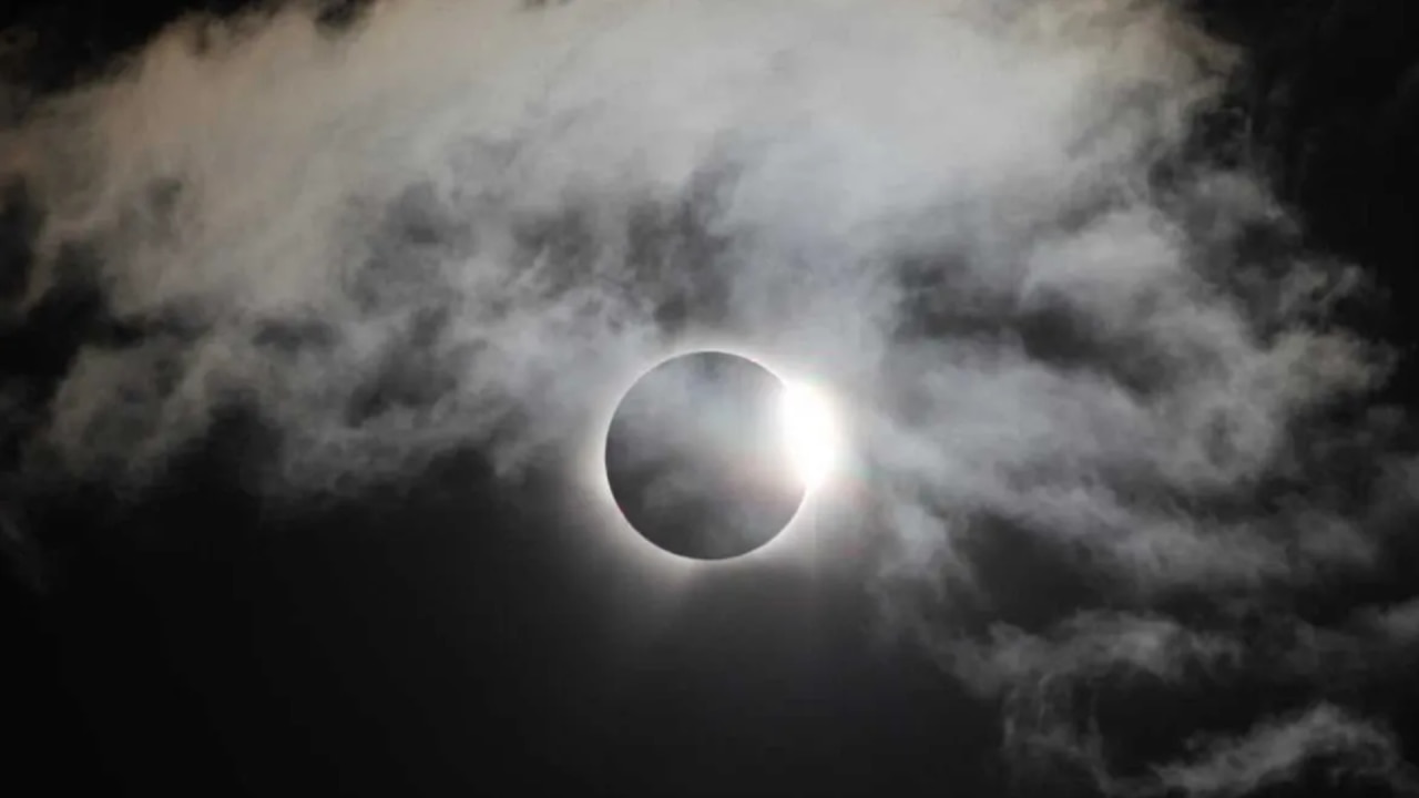 सबसे पहले ग्रीनलैंड में दिखा पूर्ण सूर्य ग्रहण