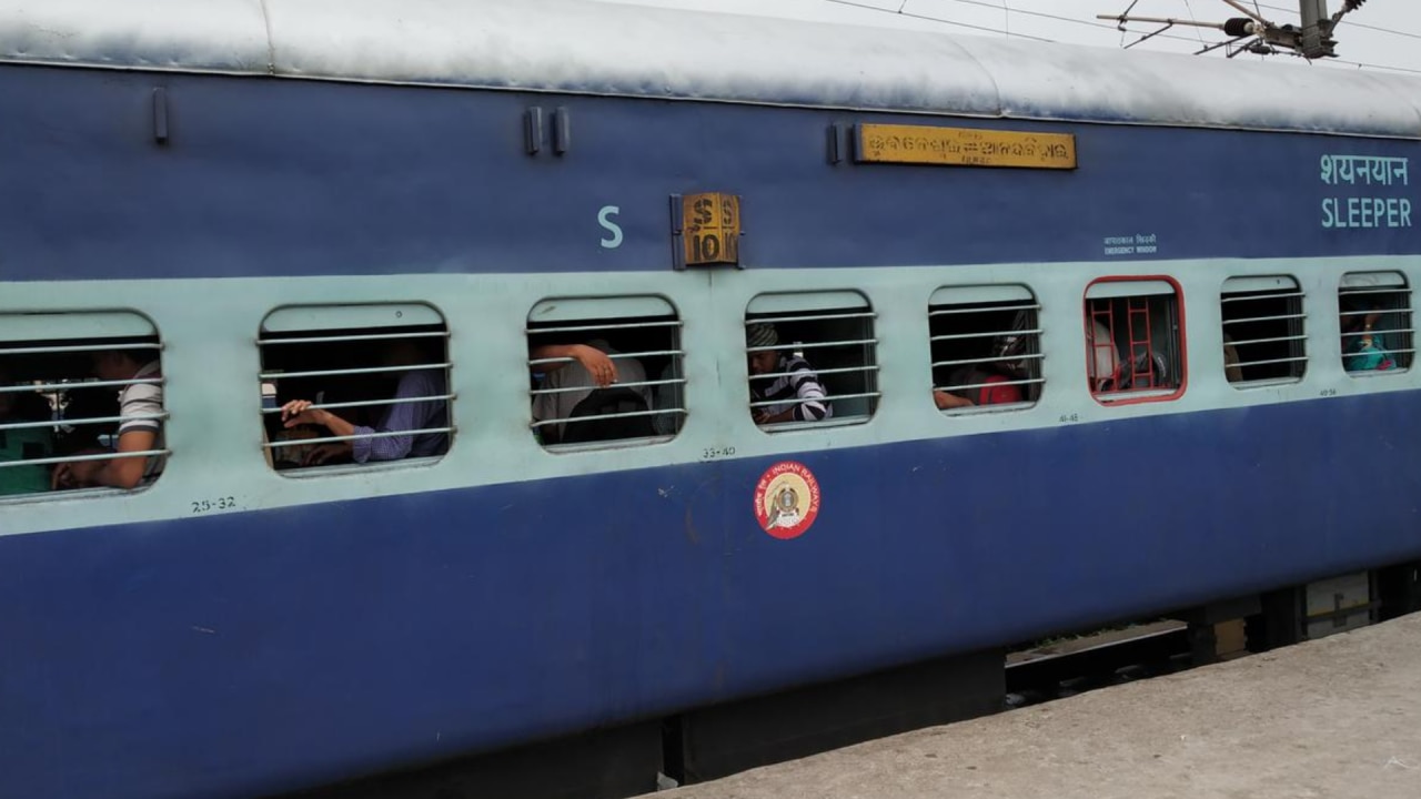 ओडिशा संपर्क क्रांति एक्सप्रेस है इस ट्रेन का नाम
