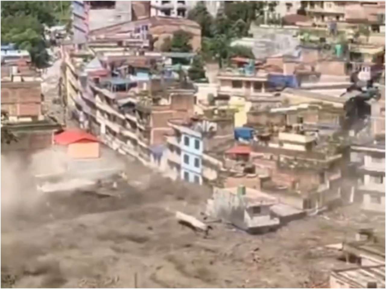 Nepal floods: Death toll surges past 700, search for survivors continues