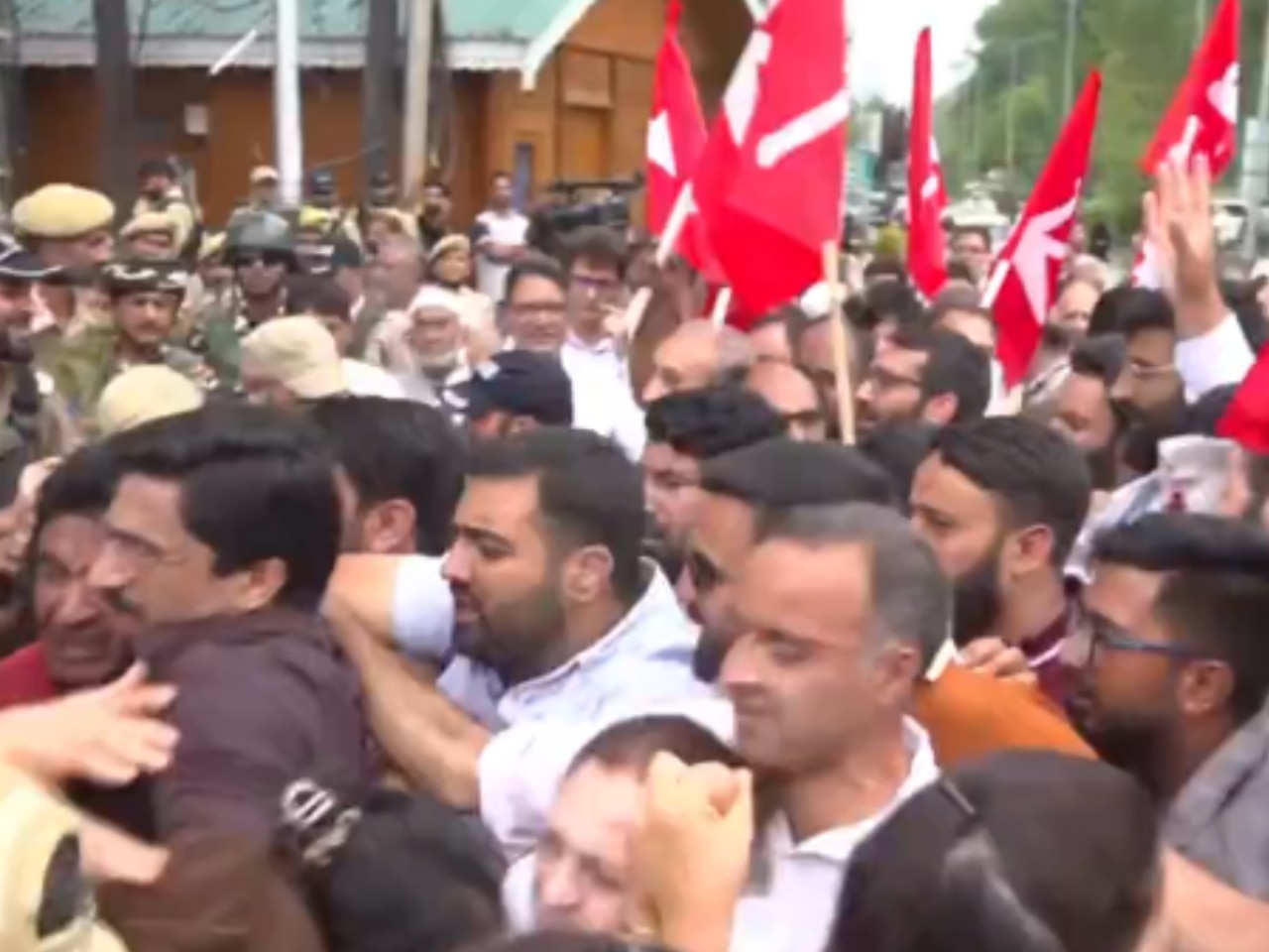 High-voltage showdown in Srinagar as BJP, National Conference hold rival protests