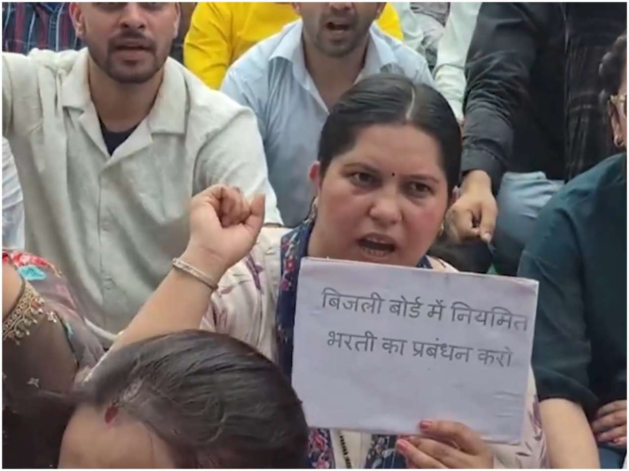 HPSEB employees gheraoed the Himachal Pradesh Assembly over their demands. Know why are they protesting?