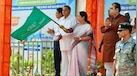 दिल्ली की मुख्यमंत्री रेखा गुप्ता ने 50 नई इलेक्ट्रिक बसों को हरी झंडी दिखाकर रवाना किया, सार्वजनिक EV चार्जिंग स्टेशनों की भी शुरुआत