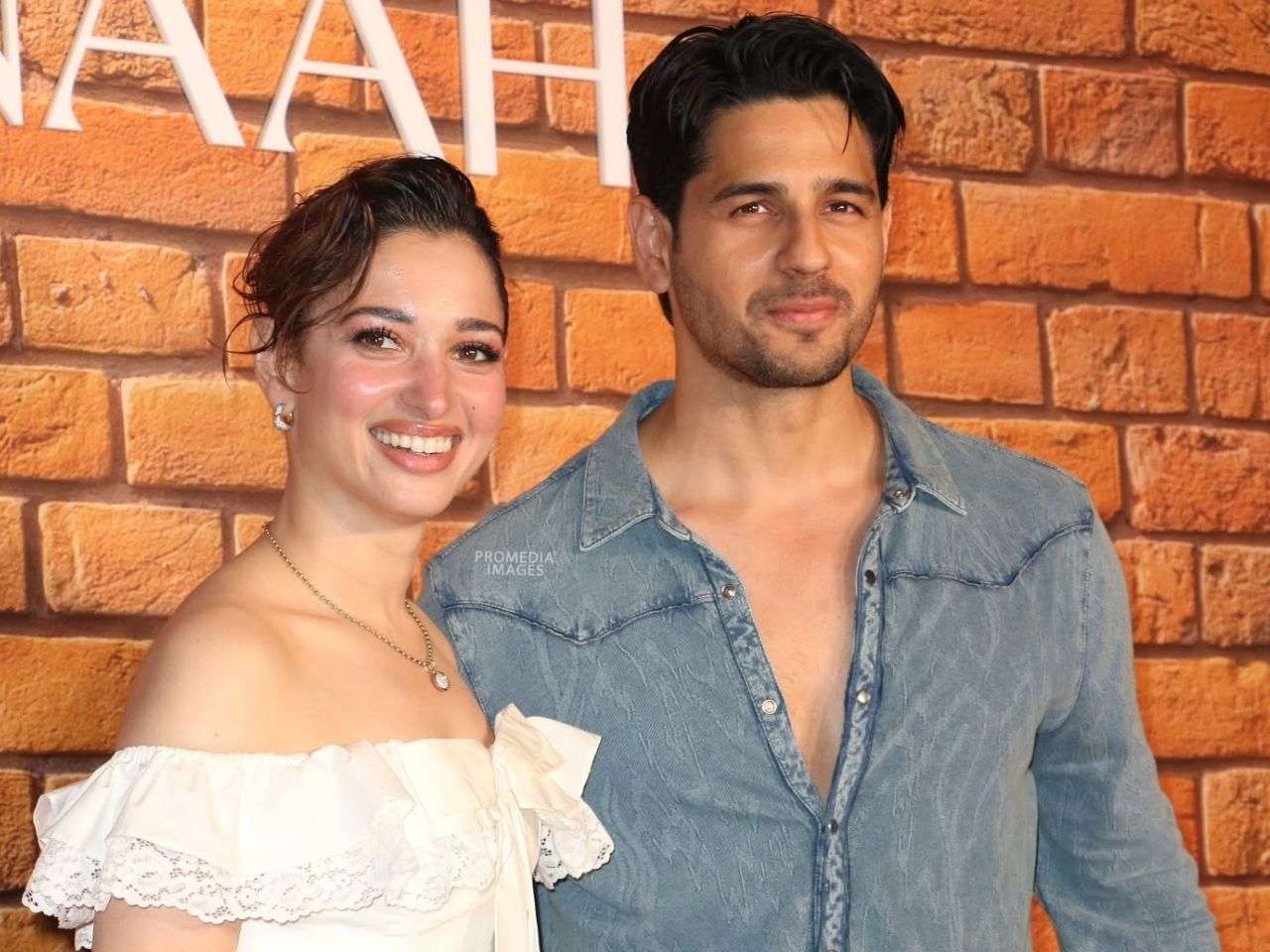 Viral video: Tamannaah Bhatia calls Sidharth Malhotra 'most handsome man', netizens call it flirting, say 'Kiara Advani ko dekhna chaiye'