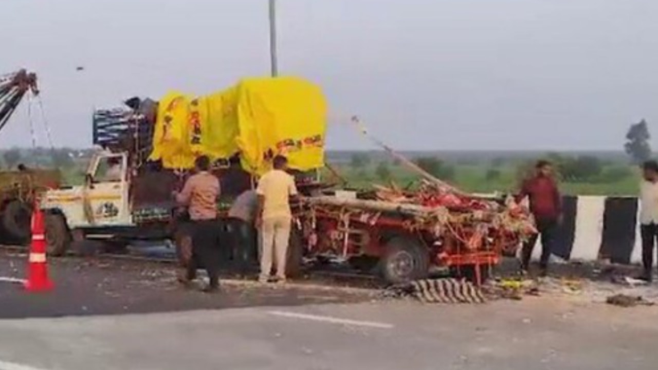 Maharashtra Accident: 7 killed, 19 injured as truck rams Bolero pickup on Samruddhi Expressway