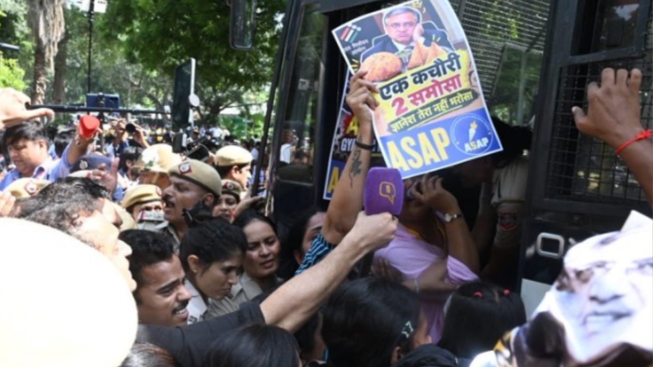 Jantar Mantar Anti-CEC protest: More than 500 detained amid slogans against Gyanesh Kumar, internet shutdown till 9 pm