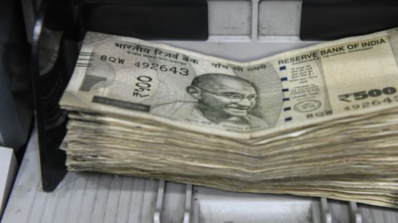 FCNR inflows cushion rupee, BoP, but sustained stability hinges on FII flows: Report