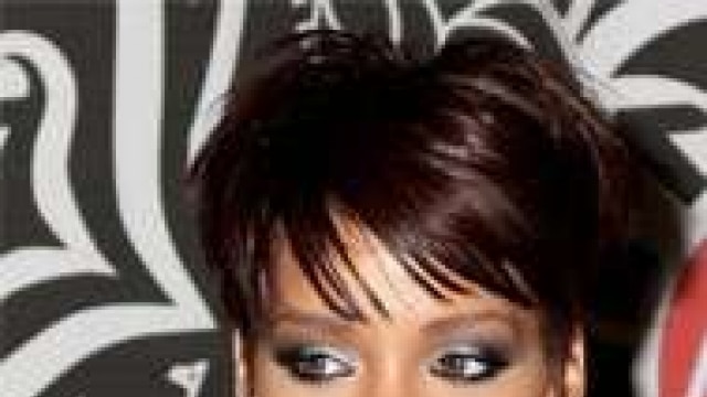 Rihanna photo leak to be investigated by police