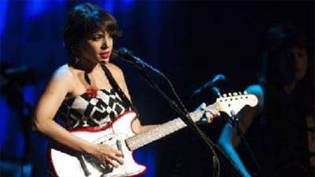 norah jones fender mustang