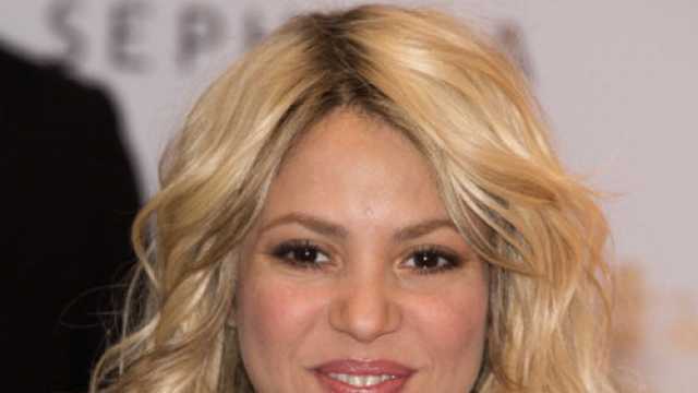 Shakira Awarded With Coveted Sexiest Curves Award By Victorias Secret 5516