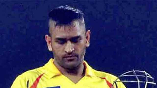 MS Dhoni sports new hairstyle, Bollywood celebs, fans react-Telangana Today