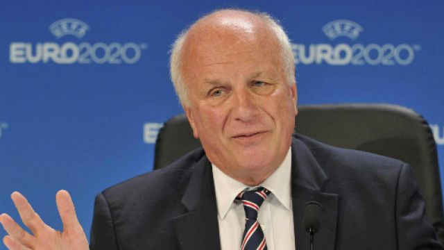 FA chairman Greg Dyke calls for Sepp Blatter to be challenged for re ...