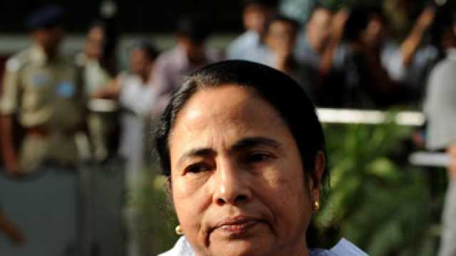 Mamata Banerjee defends idea to paint Kolkata in blue and white