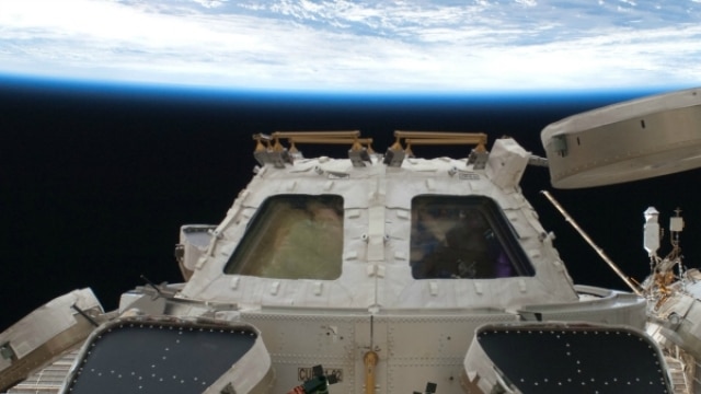 NASA testing climbing space robot with sticky gecko feet