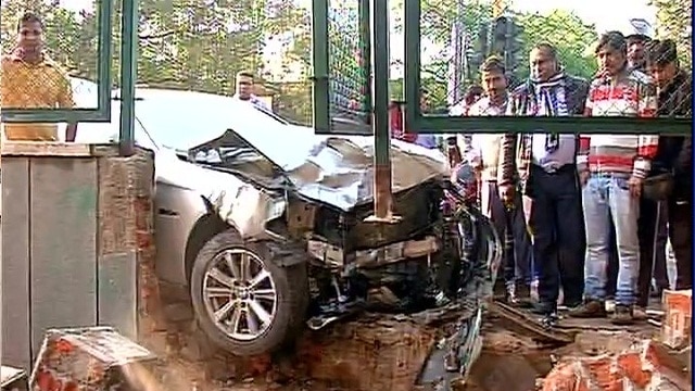 Drunk man rams BMW into another car in Delhi's RK Puram; 4 injured