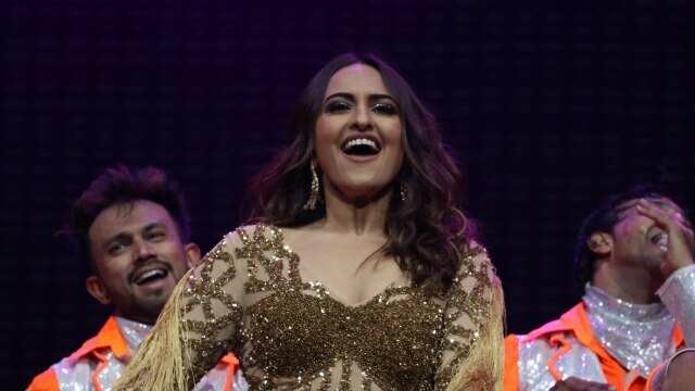 Why Kailash Kher Does Not Want Sonakshi Sinha To Sing With Justin Bieber