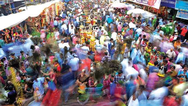 Dadar Market Throws Caution To The Wind
