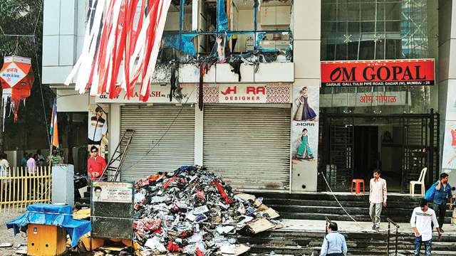 Garment showroom in Dadar mall gutted