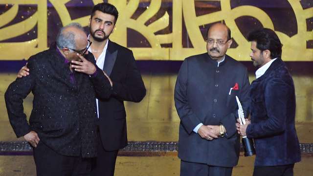 Iifa 2018 Arjun Kapoor Stands By His Father As Boney Kapoor Gets Teary Eyed While Accepting Award On Behalf Of Sridevi Winner list of iifa awards 2018. boney kapoor gets teary eyed