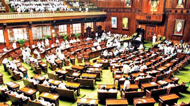 Maharashtra MLAs Bury Differences In Fight Against Bureaucracy