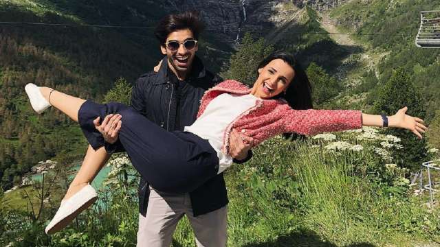 Watch Sanaya Irani And Mohit Sehgal Hilariously Recreate Shah Rukh Khan And Kajol S Ddlj Moment The movie has been playing daily at the maratha mandir cinema in mumbai for over 20 years. watch sanaya irani and mohit sehgal