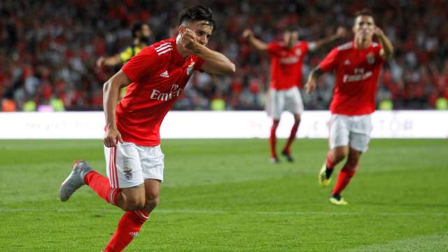 Champions League Qualifiers Benfica Edge Fenerbahce As Ajax Stumble Against Standard Liege