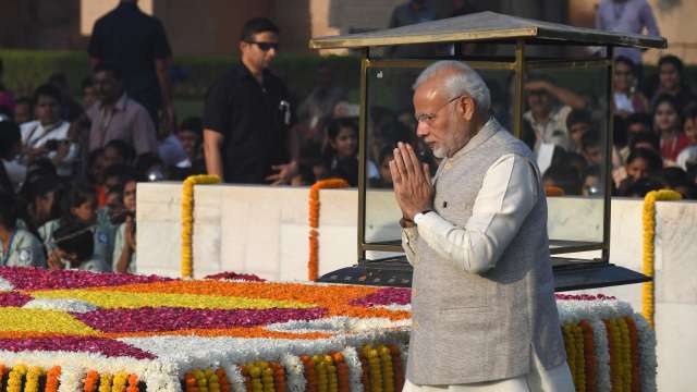 PM Modi pays tribute to Bapu on October 2