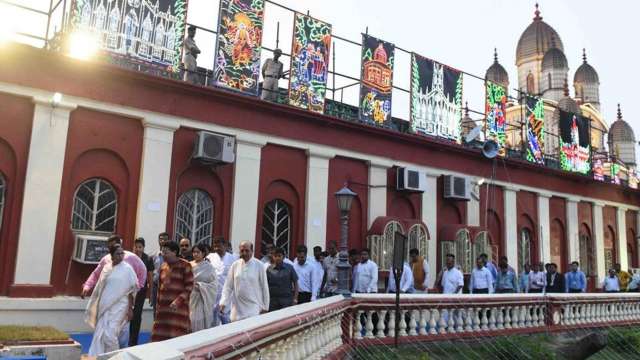 Taking a tour of the temple 